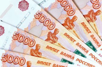 scattering five thousandth banknotes russia