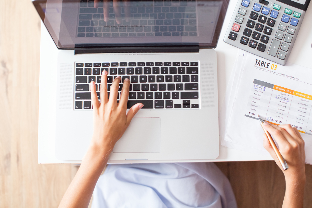 Пример заполнения авансового отчета по командировке и хозяйственным расходам в 2026 году