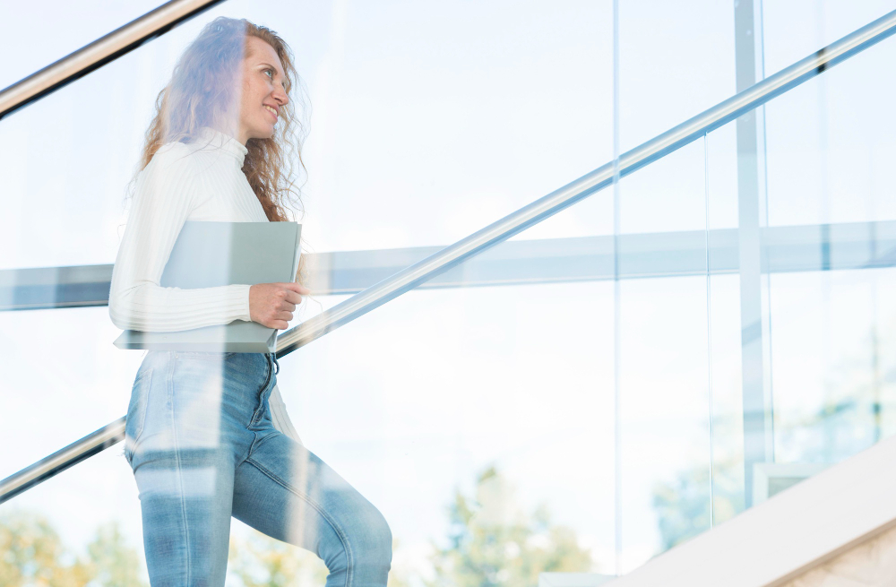 Какой материал выбрать для остекления балкона?